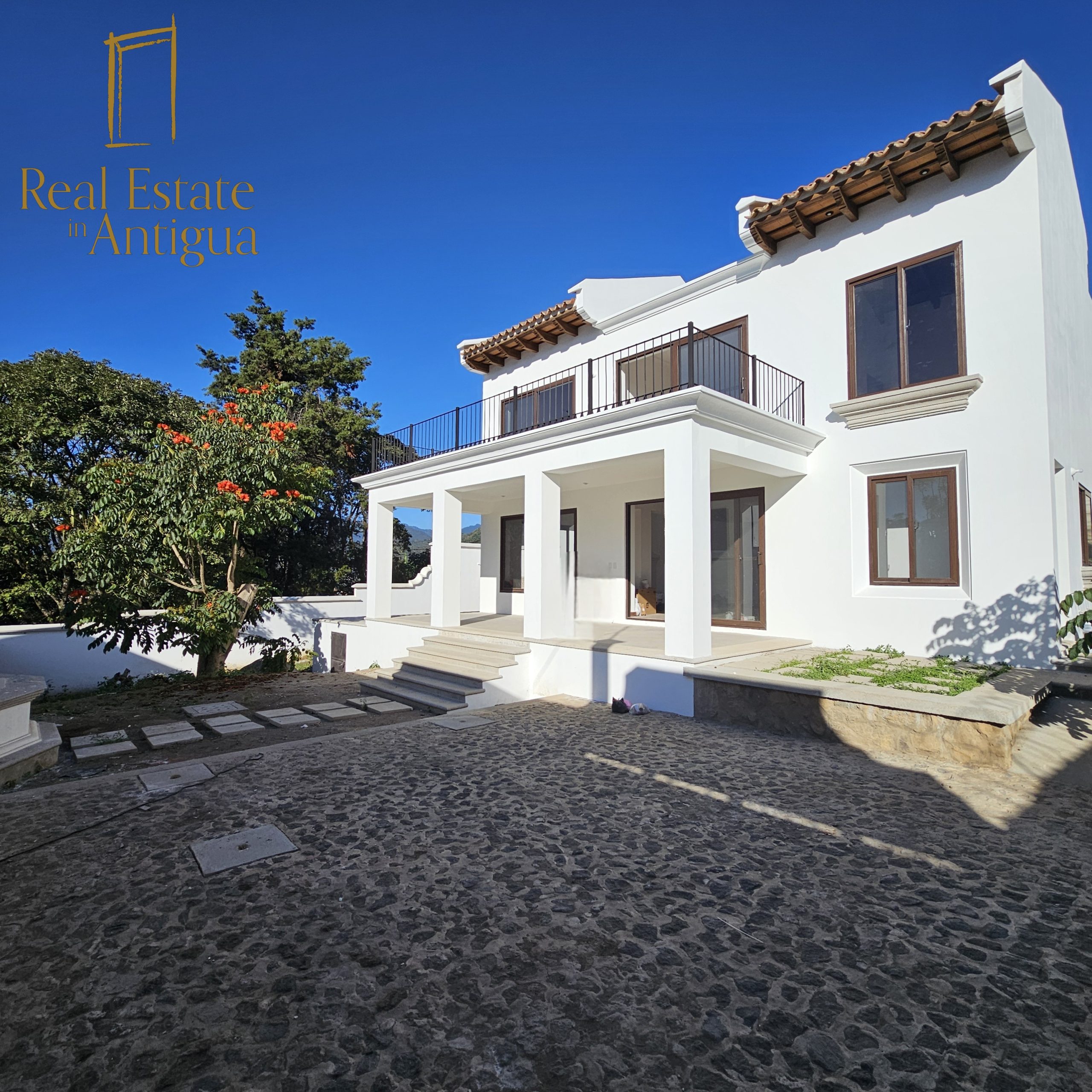 House with Amazing Garden at 8 Minutes From Antigua