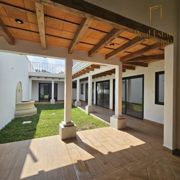 Ideal Home with Stunning Views and Perfect Layout