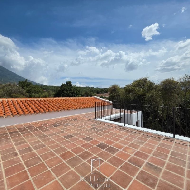 Live the Dream of Customizing Your Home in an Exclusive Setting!