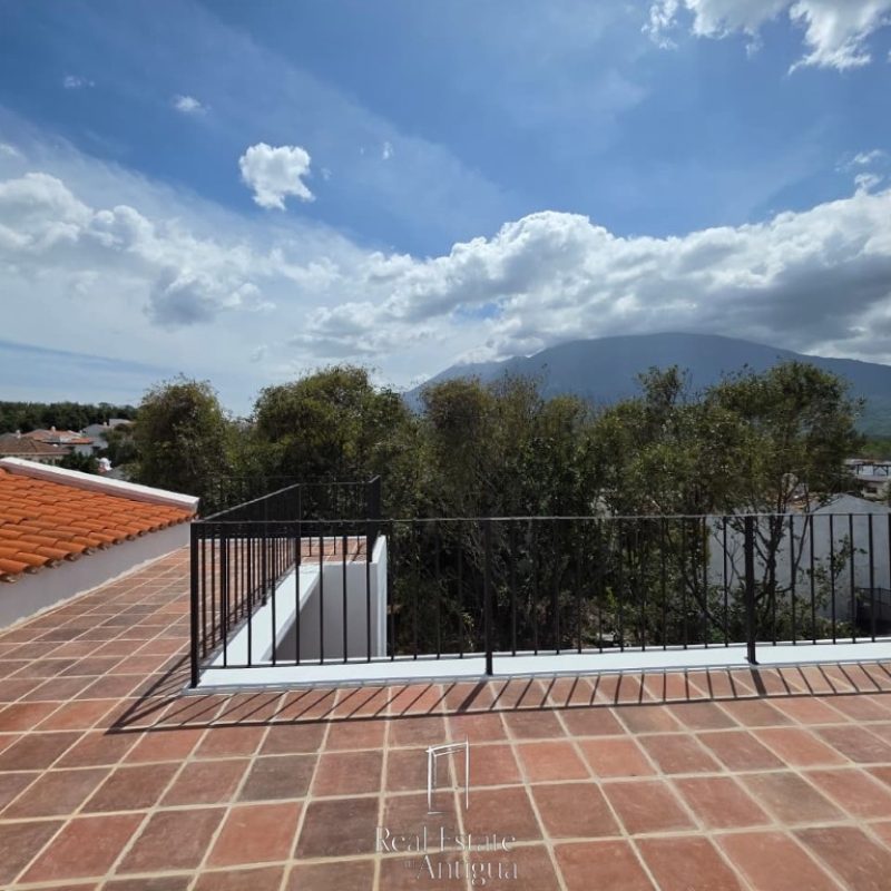 Live the Dream of Customizing Your Home in an Exclusive Setting!