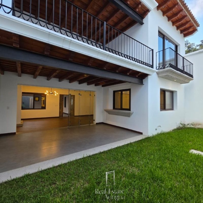 Esta bella casa está a 5 cuadras de la Catedral