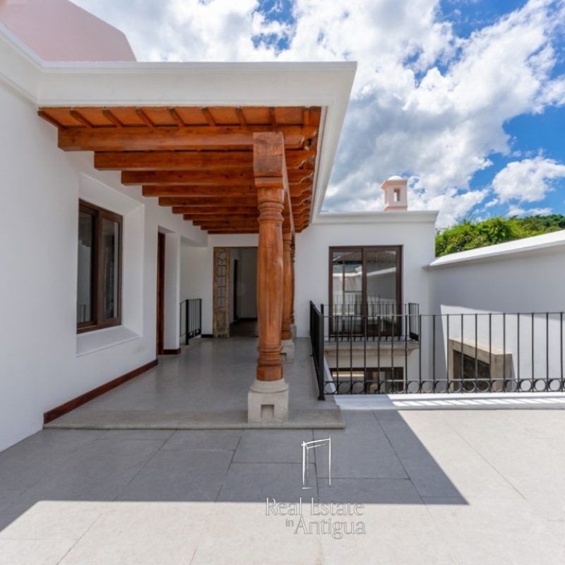 This house is located only 5 blocks from the cathedral