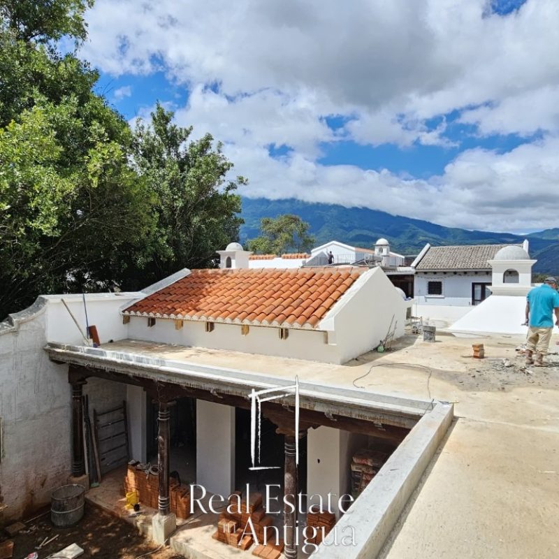 Serenity and Splendor: Home with Stunning Views in Guatemala