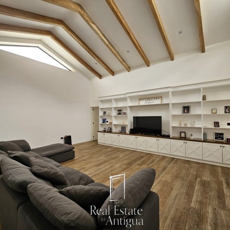 Modern Oasis: Spacious One-Storey House with Extensive Garden