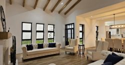 Oasis Moderno: Amplia Casa de una Planta con Jardín extenso