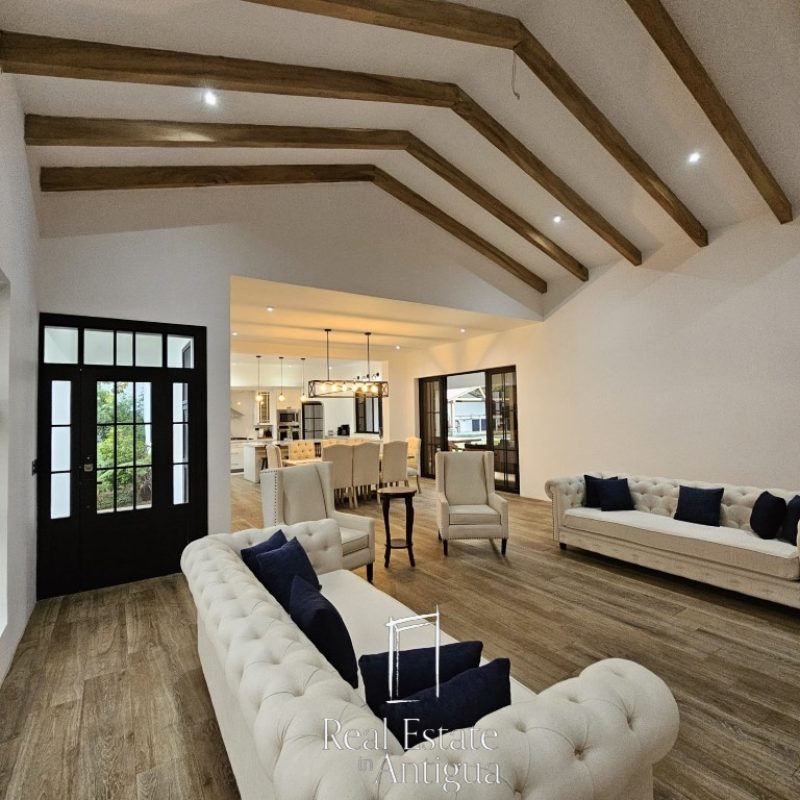 Oasis Moderno: Amplia Casa de una Planta con Jardín extenso