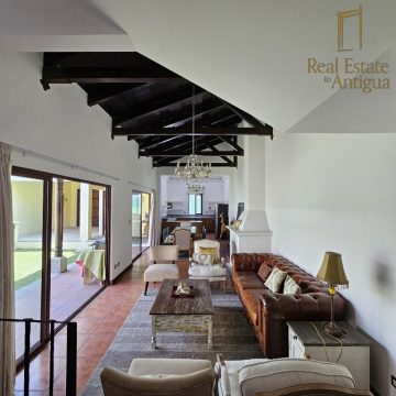 Eleva tu Estilo de Vida: Exquisita Casa Totalmente Amueblada con Vistas Espectaculares a los Volcanes