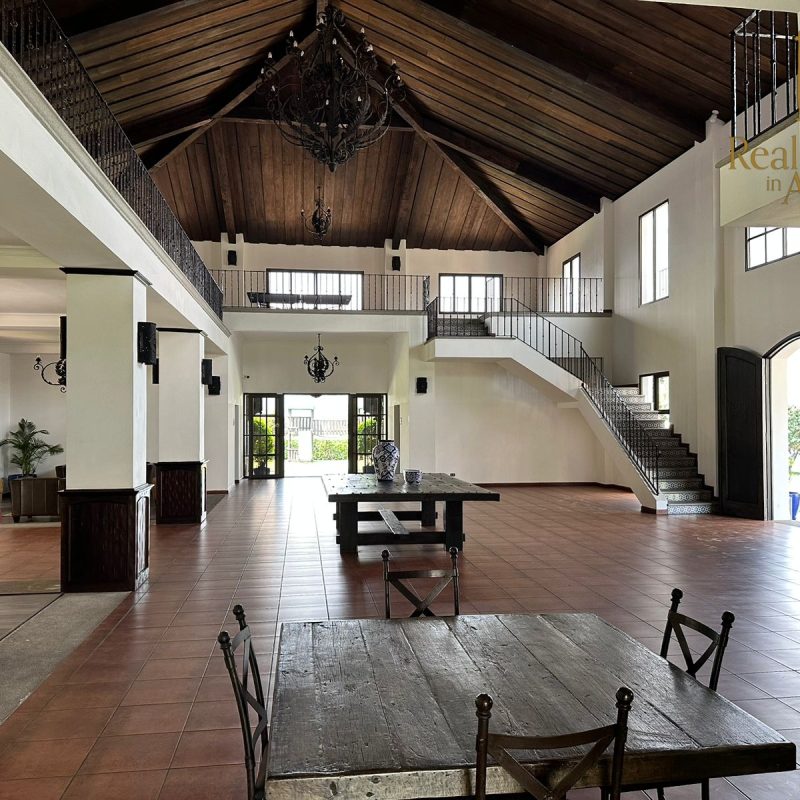 Spacious lot for sale located in Hacienda del Comendador