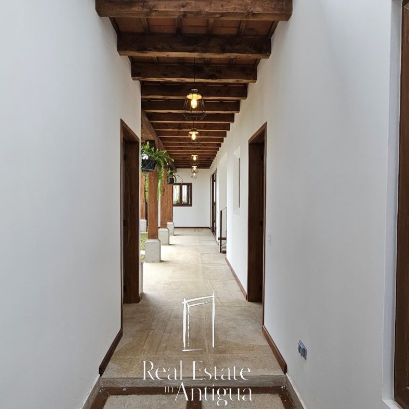 Splendid House for Sale in a Million-Dollar Neighbourhood