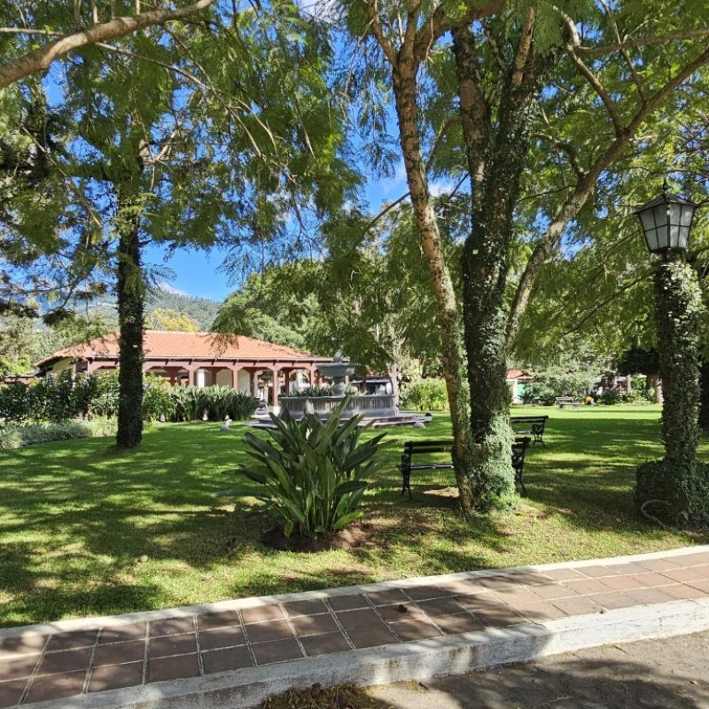 Casa de 1 nivel, en un idílico condominio, con excelente ubicación