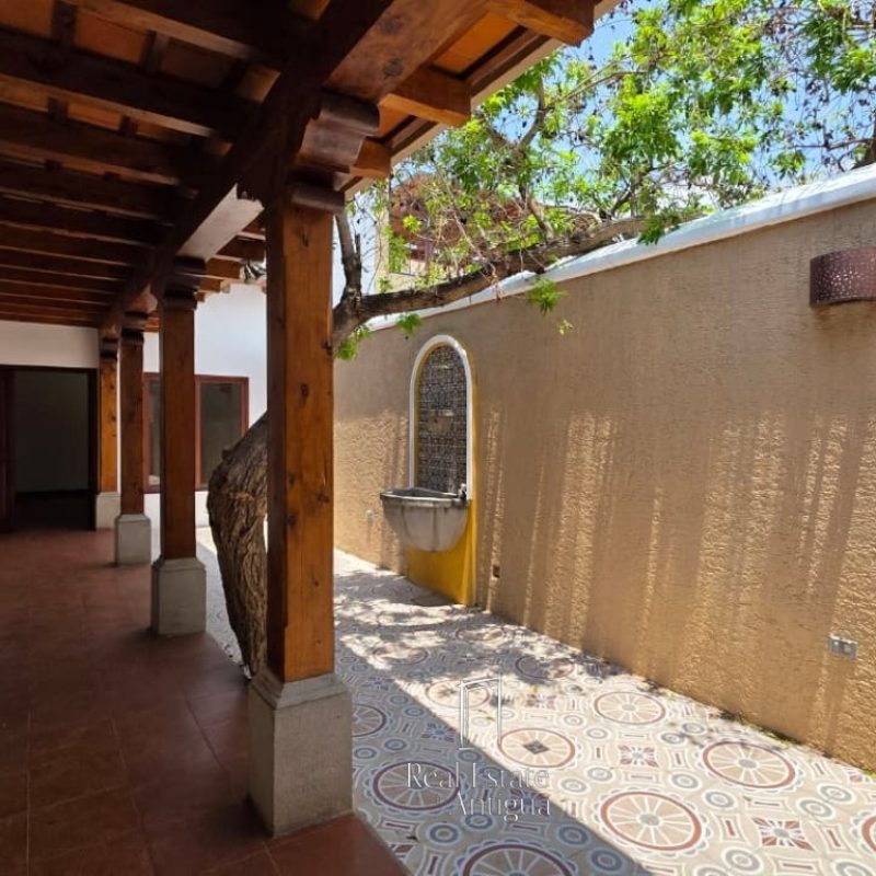 Casa de un nivel, 2 dormitorios de 180m2