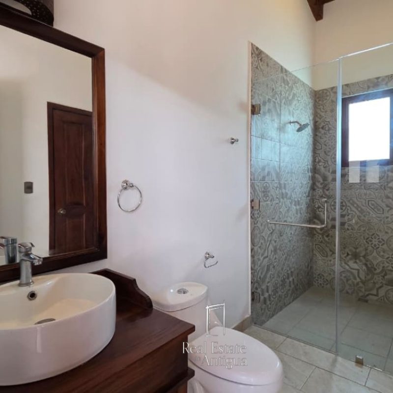 Casa de un nivel, 2 dormitorios de 180m2
