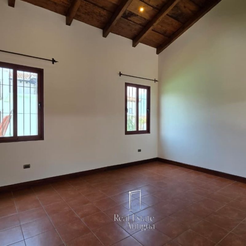 Casa de un nivel, 2 dormitorios de 180m2