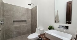Elegante casa en condominio pequeño y privado