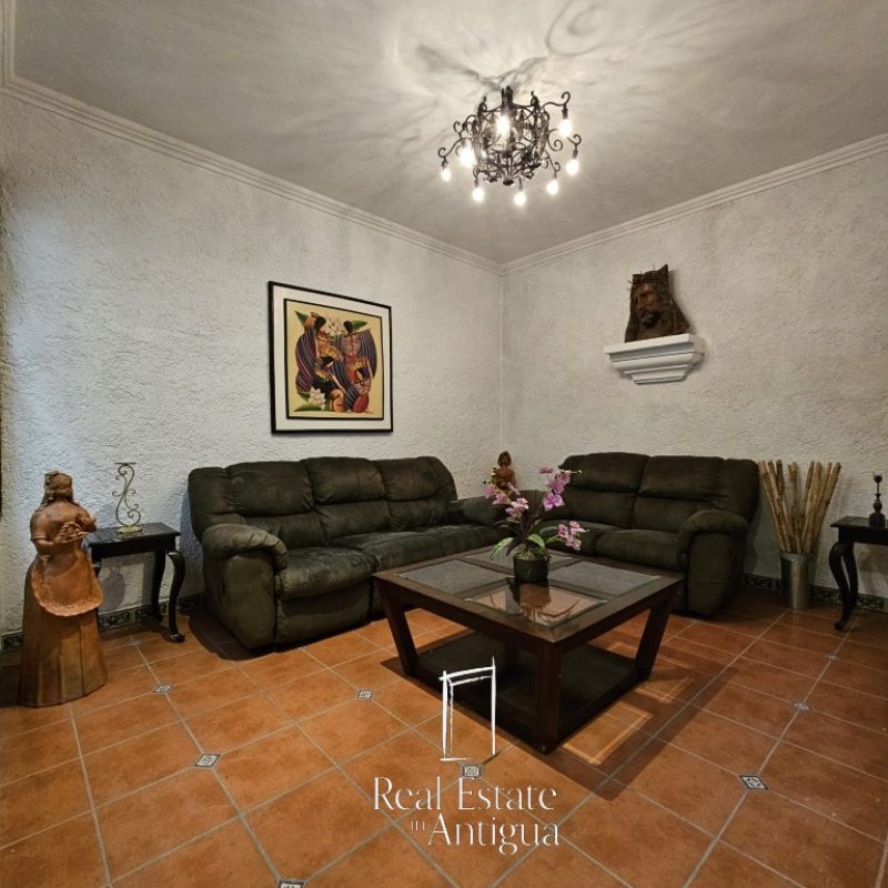 Located just two blocks from La Merced Church.