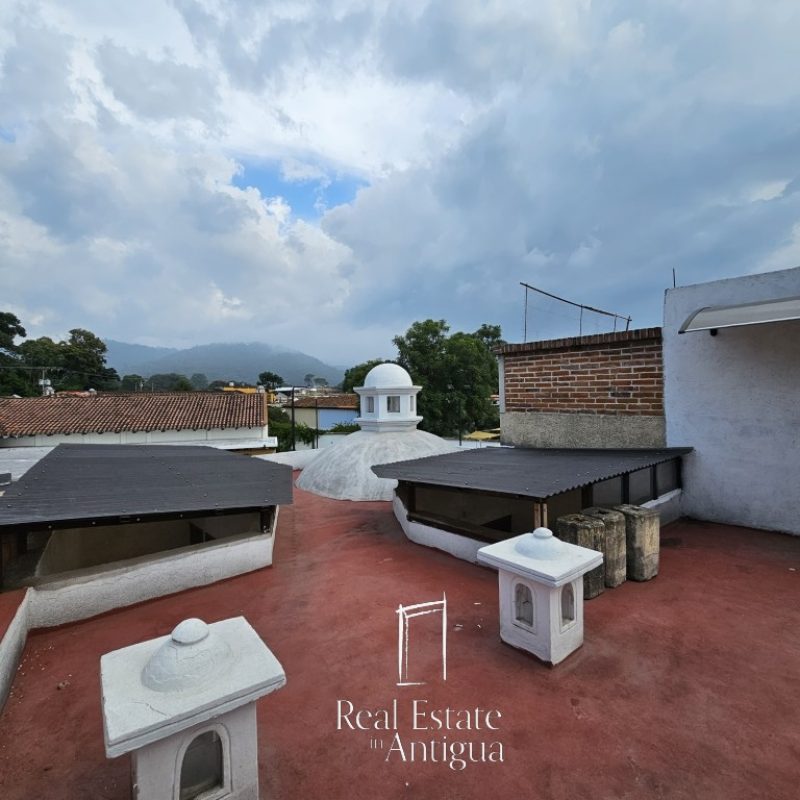 Located just two blocks from La Merced Church.