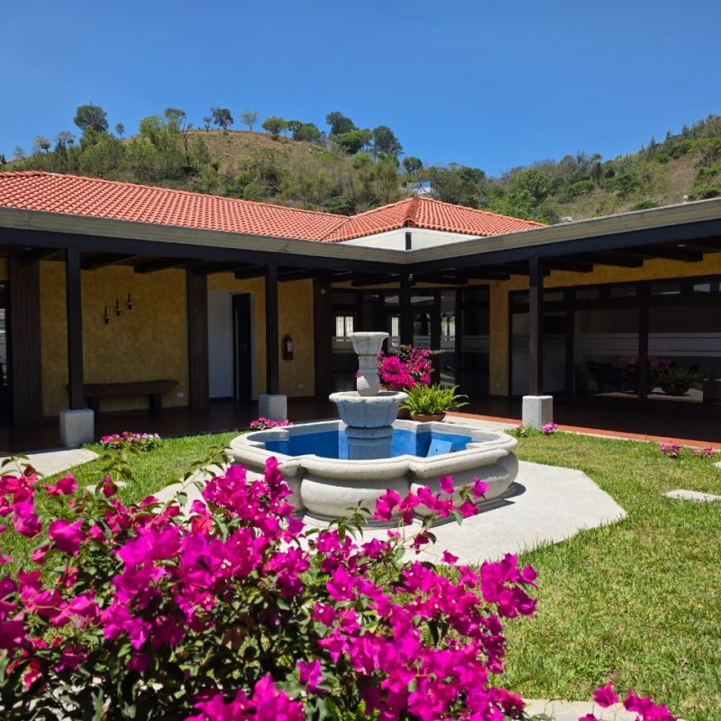 Casa en alquiler en condominio
