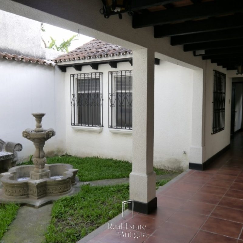 House for sale 5 minutes from La Antigua Guatemala town center.