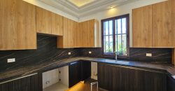 Casa Oasis en Venta – Residencia de Lujo con Piscina, Jardín y 4 Habitaciones