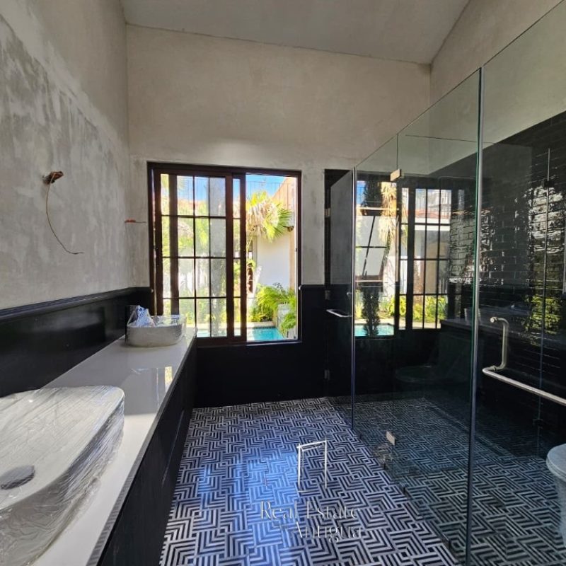 Casa Oasis en Venta – Residencia de Lujo con Piscina, Jardín y 4 Habitaciones