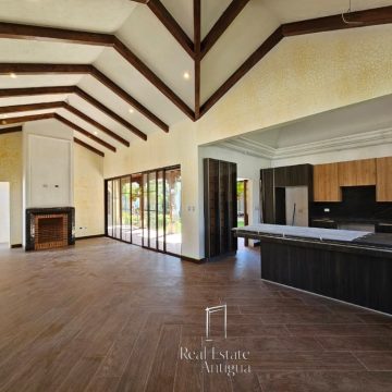 Casa Oasis en Venta – Residencia de Lujo con Piscina, Jardín y 4 Habitaciones