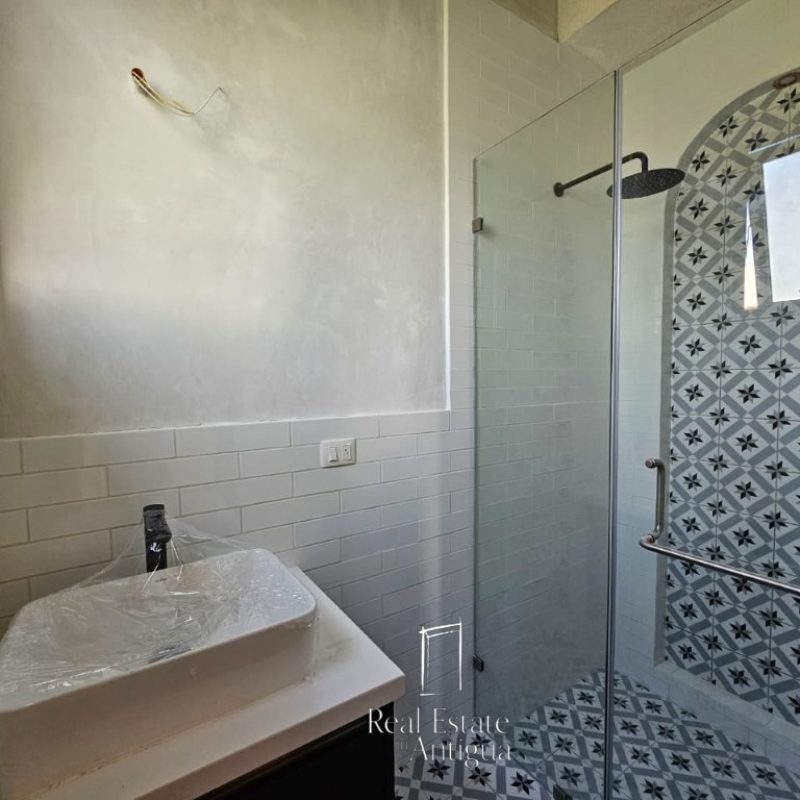 Casa Oasis en Venta – Residencia de Lujo con Piscina, Jardín y 4 Habitaciones