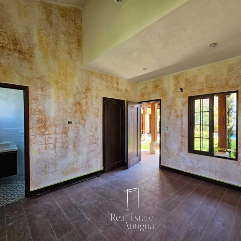 Casa Oasis en Venta – Residencia de Lujo con Piscina, Jardín y 4 Habitaciones