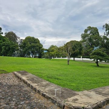 Land in a strategic area for your project