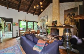 Charming Corner Home Just 7 Minutes from Antigua