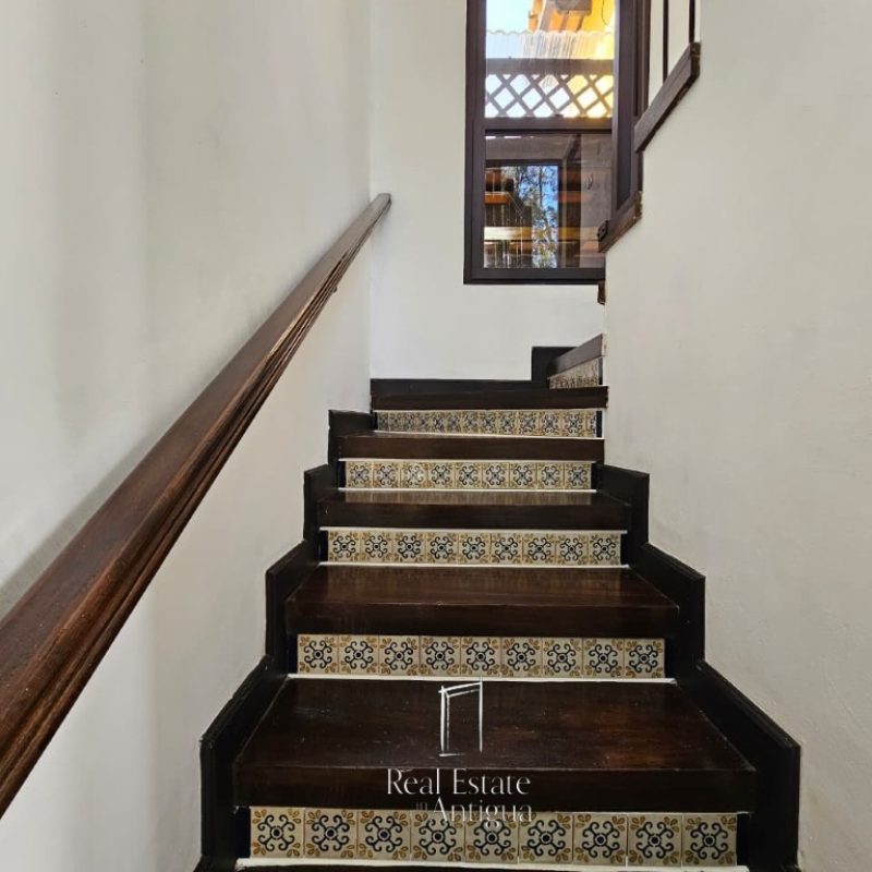 Modern House with Volcano Views – Residential Area 18 Minutes from La Antigua