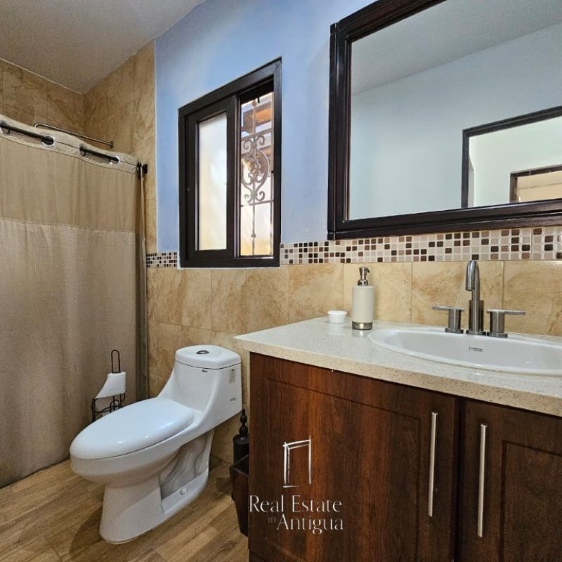 Modern House with Volcano Views – Residential Area 18 Minutes from La Antigua