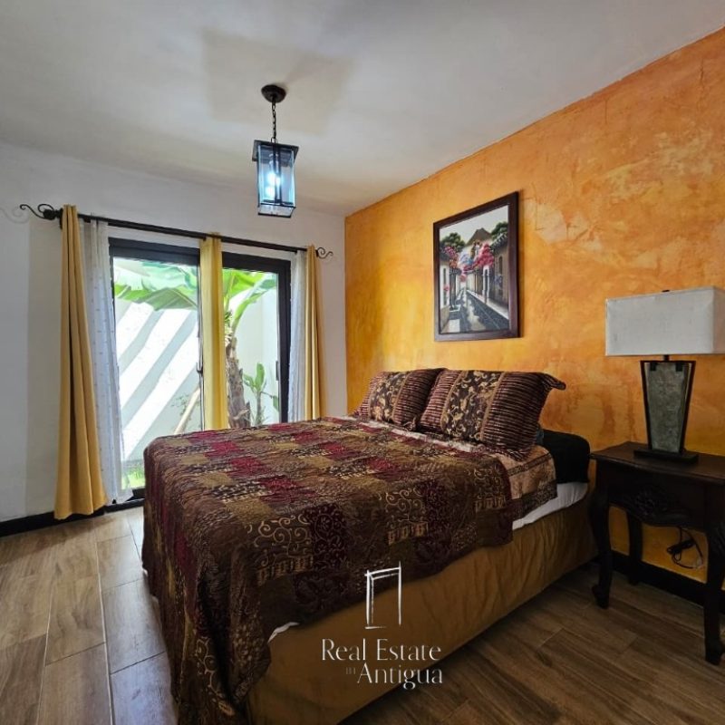 Modern House with Volcano Views – Residential Area 18 Minutes from La Antigua