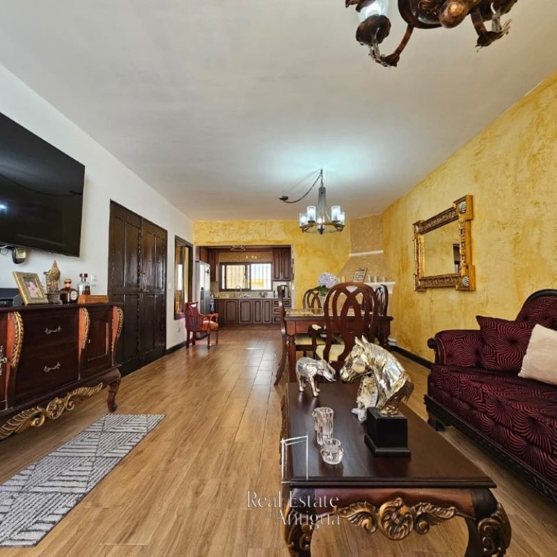 Modern House with Volcano Views – Residential Area 18 Minutes from La Antigua