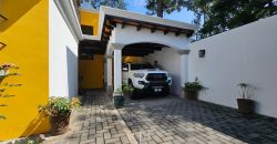 Modern House with Volcano Views – Residential Area 18 Minutes from La Antigua