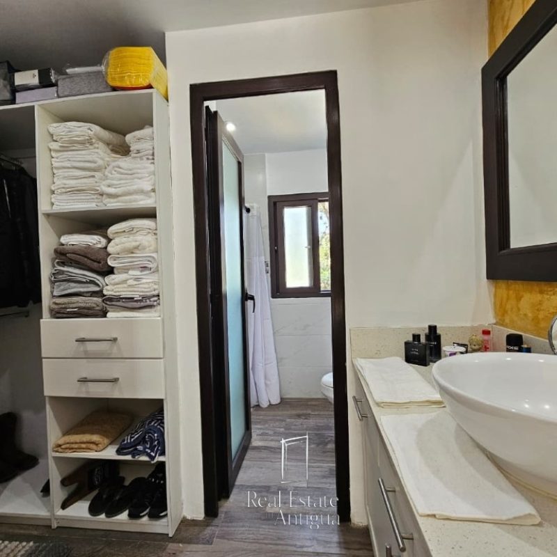 Modern House with Volcano Views – Residential Area 18 Minutes from La Antigua