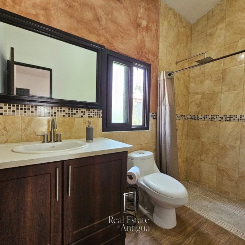 Modern House with Volcano Views – Residential Area 18 Minutes from La Antigua