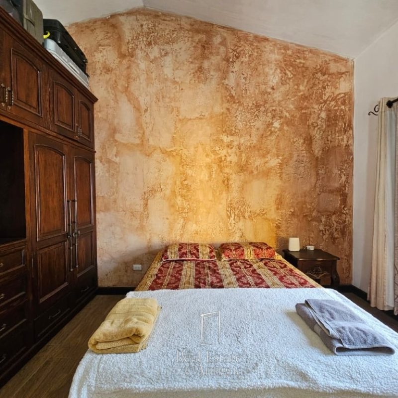 Modern House with Volcano Views – Residential Area 18 Minutes from La Antigua