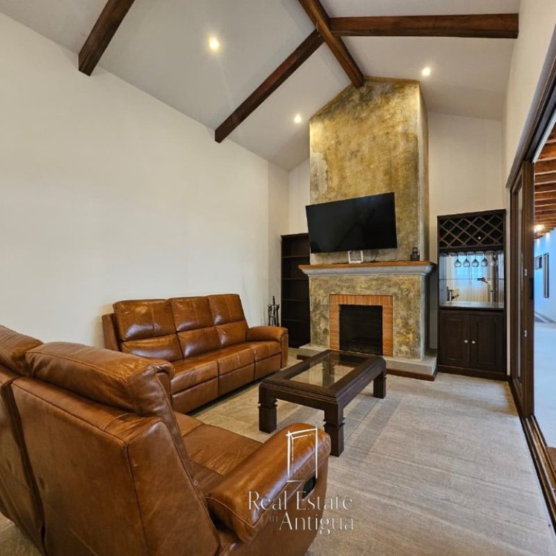 Casa en renta ubicada en el condominio más exclusivo de la región