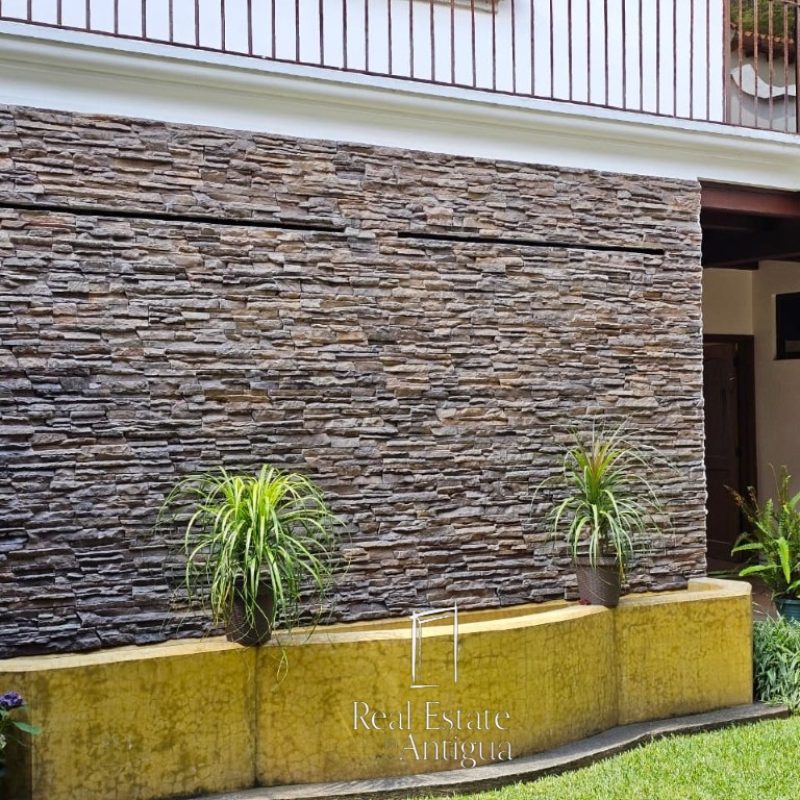 Spacious Mirror-Style House with Luxury Finishes