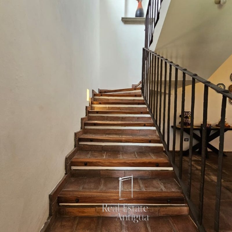 Spacious Mirror-Style House with Luxury Finishes