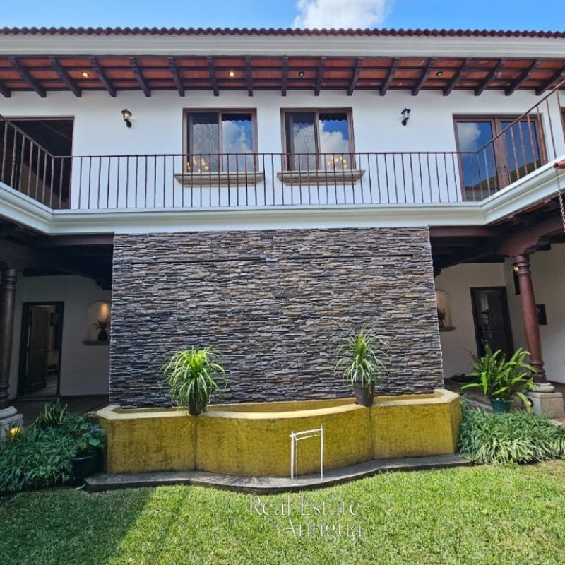 Spacious Mirror-Style House with Luxury Finishes