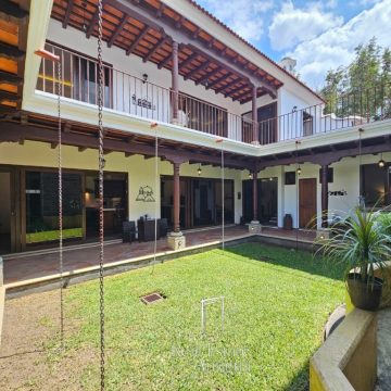 Spacious Mirror-Style House with Luxury Finishes