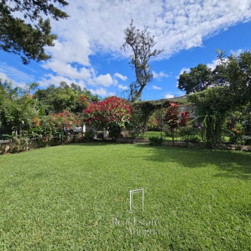 Land for sale located in a strategic area, ideal for investment.