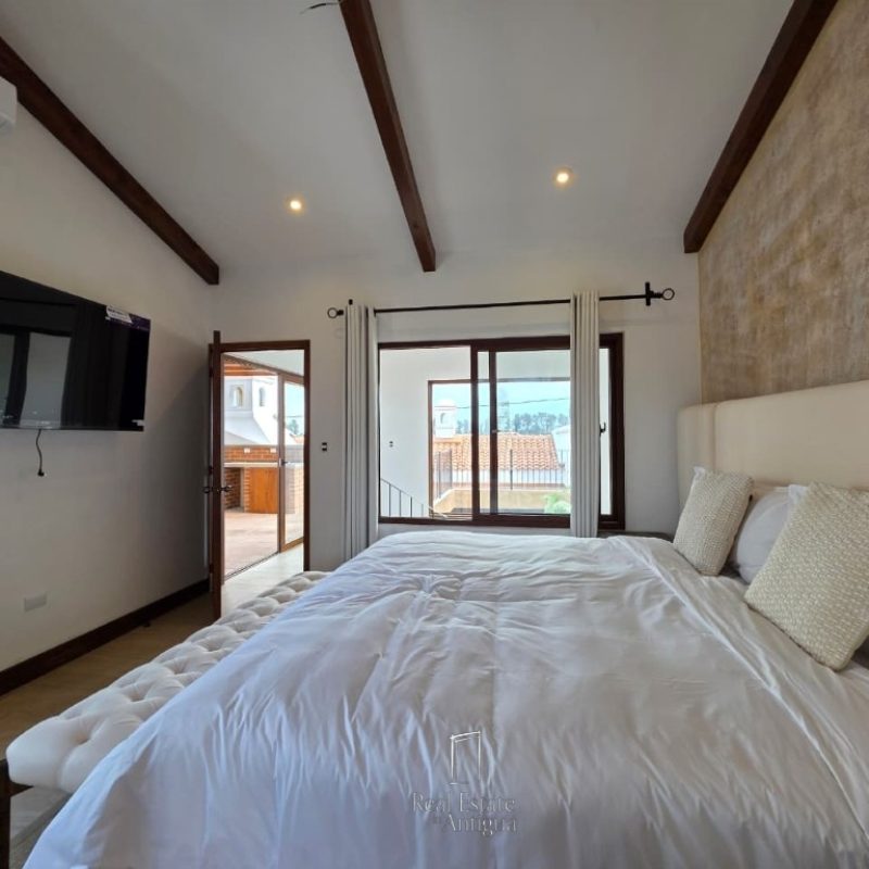 Property with beautiful views and a spacious garden
