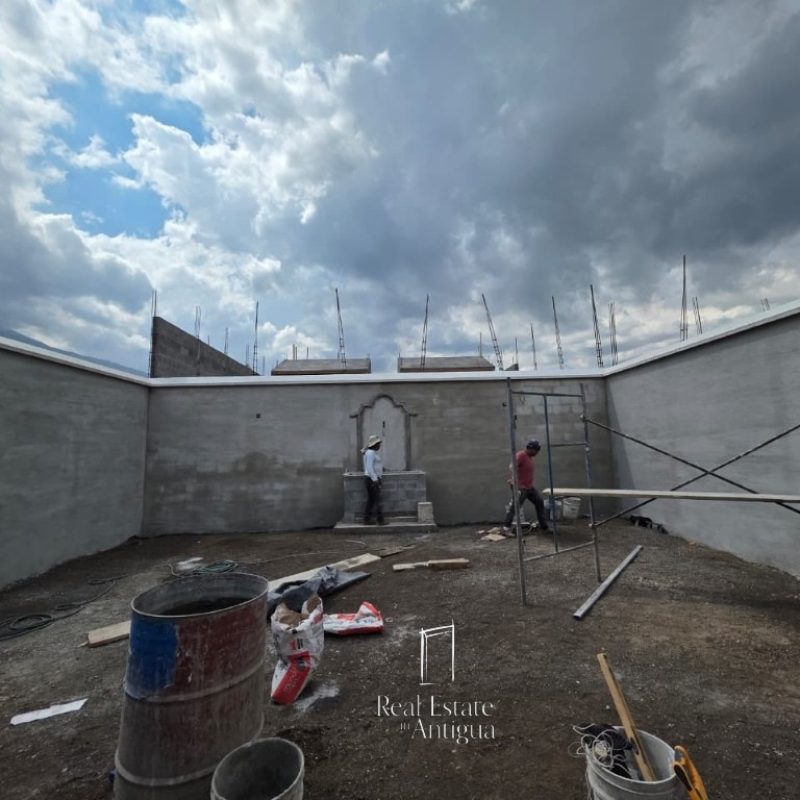 Casa de esquina con amplio jardín y hermosas vistas