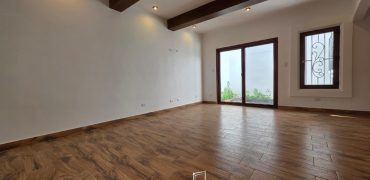 Modern home with modern spaces in Antigua Gardens