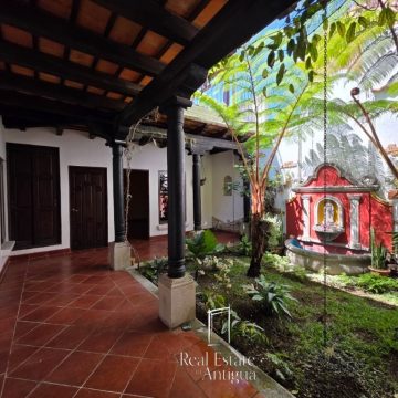 Charming family home for rent in condominium near Antigua