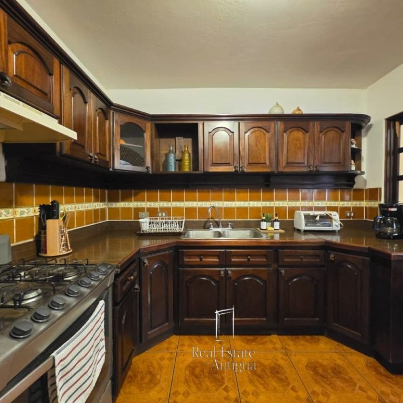 House walking distance from Central Park