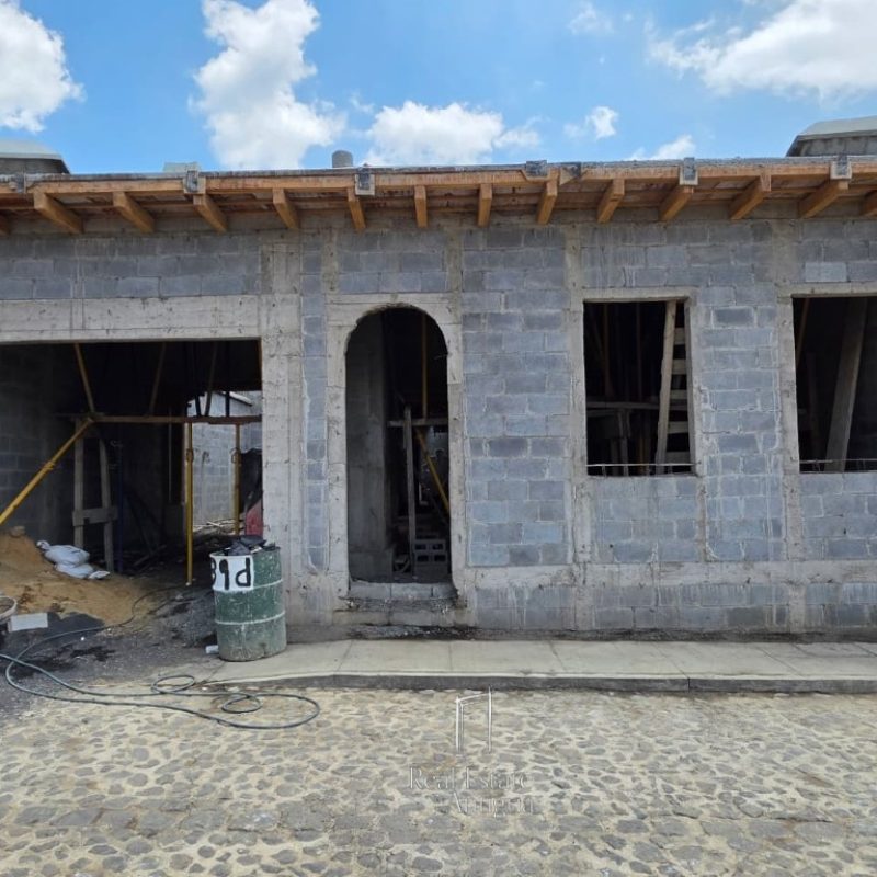 House for Sale with a Terrace and Premium Amenities