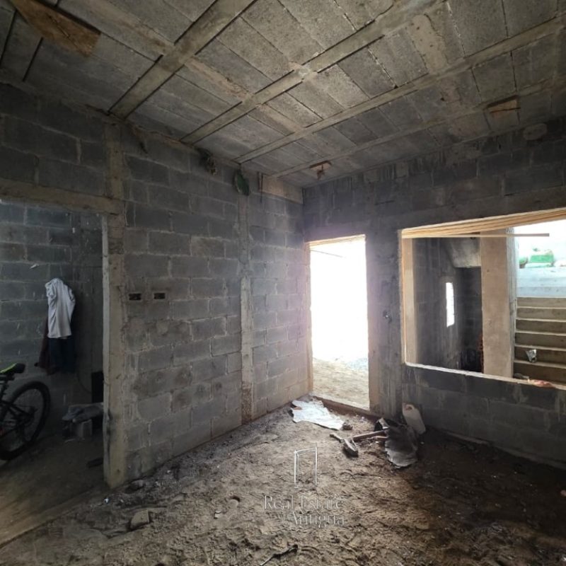 House for Sale with a Terrace and Premium Amenities